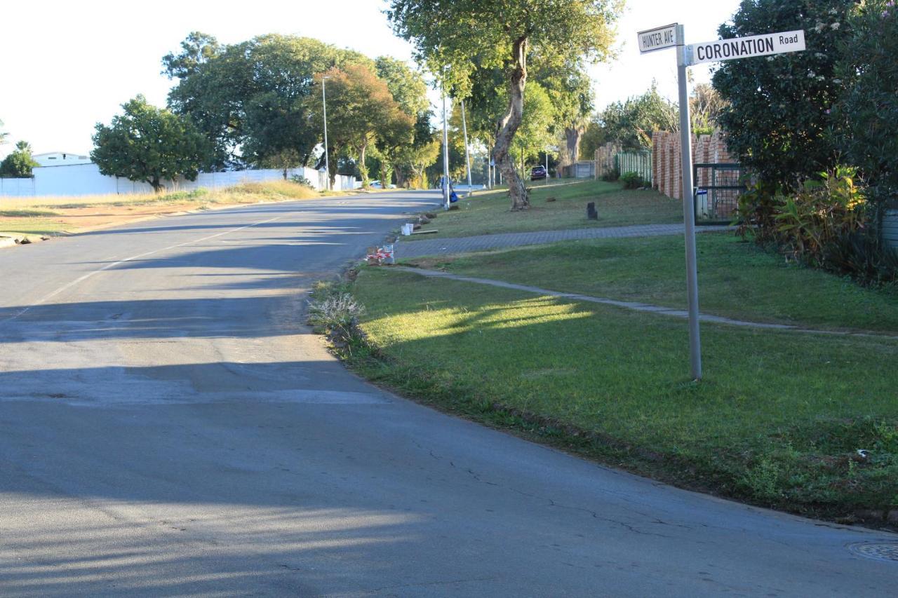 Meyiwa Guest Palace Newcastle Bagian luar foto