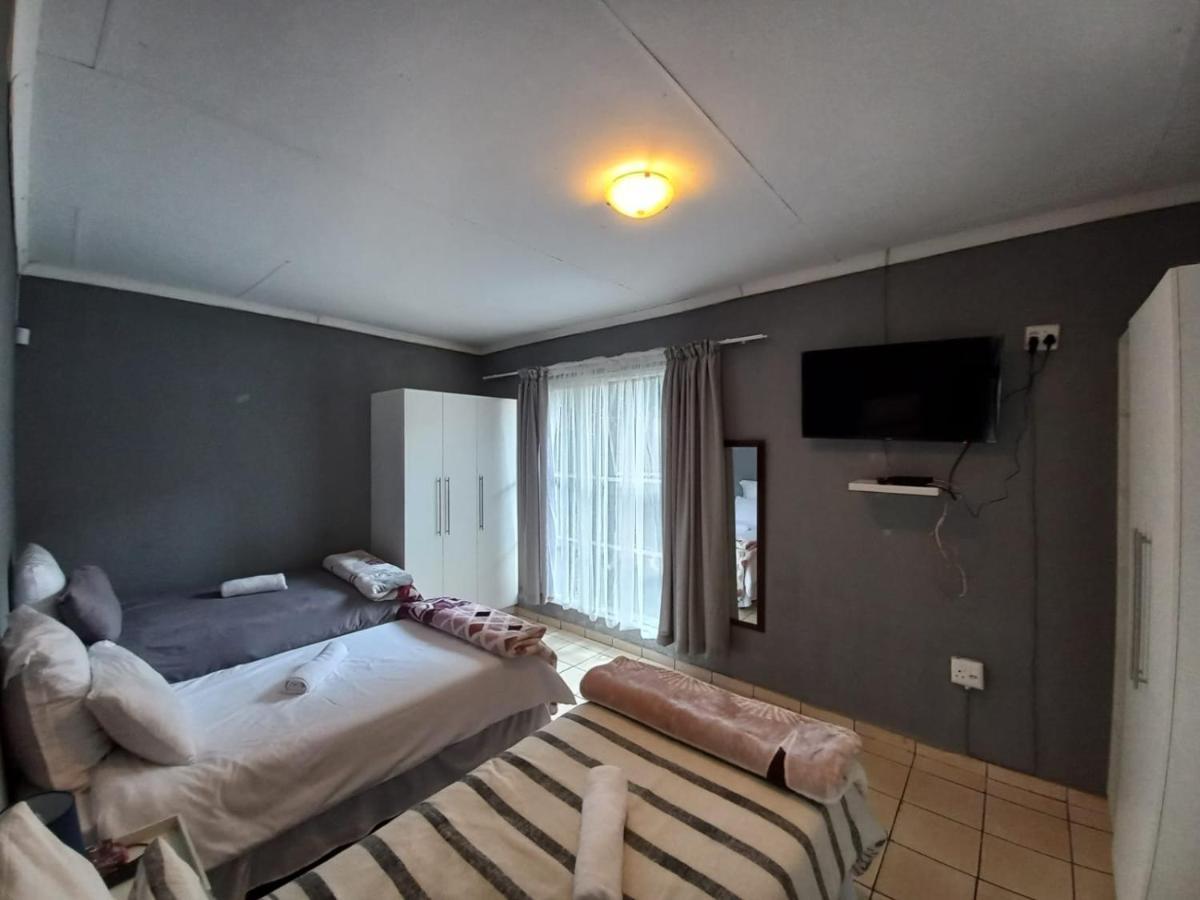 Meyiwa Guest Palace Newcastle Bagian luar foto